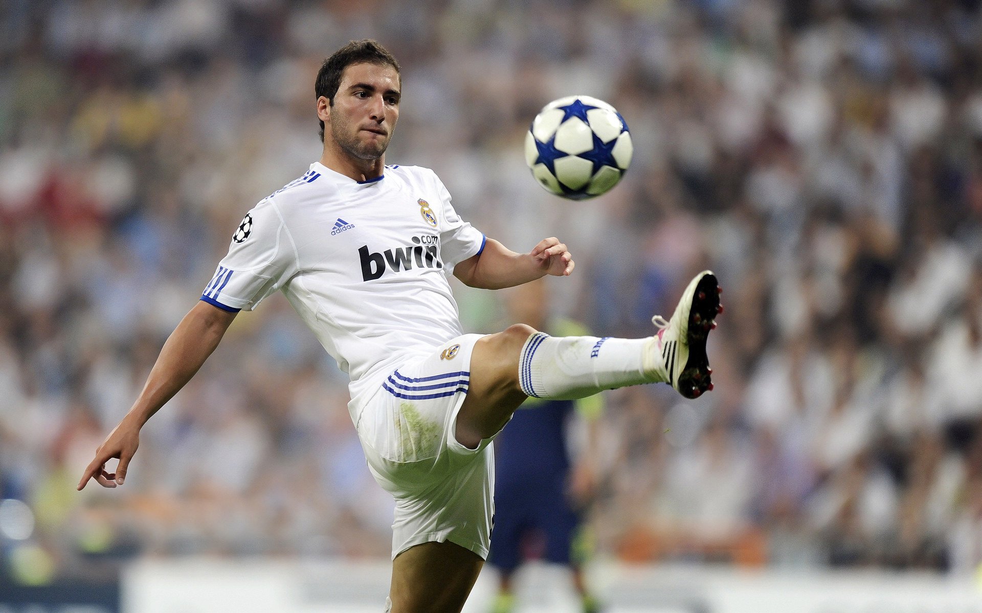 切尔西2-2战平卡拉巴赫,欧冠小组赛未能全取三分,切尔西球星卡